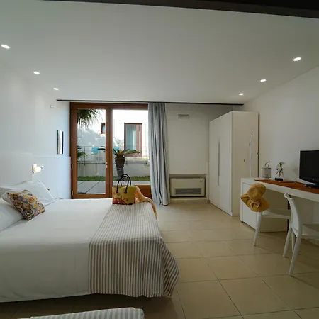 Kalaonda Plemmirio 4*