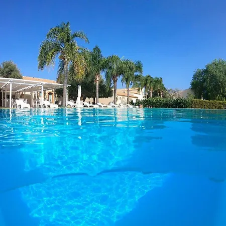 Отель Life Kalaonda